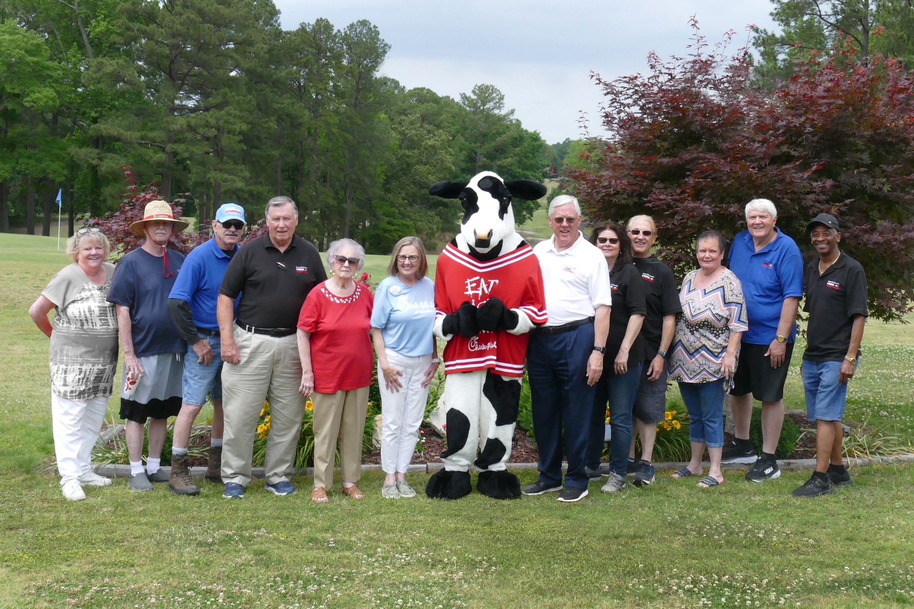 GCCS Golf Volunteers with Chick fil a cow 2023